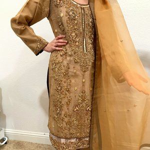 BEAUTIFUL BRIDAL WEAR BEIGE KAMEEZ SHALWAR